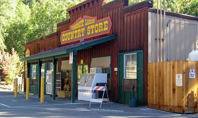 Harden Flat Resort | Yosemite Lakes Cabin 39