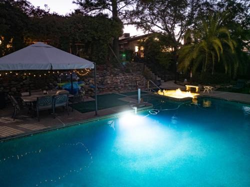 Mariposa House | Yosemite Mountaintop Retreat on 100 acres, 2 Homes, 2 hot tubs, pool
