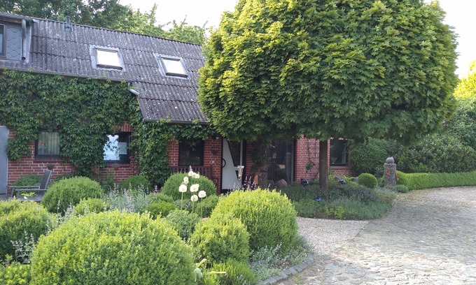 Luckau Apartment | You will find a peaceful idyll and relaxation here in the Apartment-Feldsteingarten.