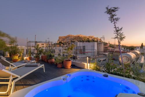 Plaka Apartment | Your 4 bdrm Dream House Acropolis View & Jacuzzi