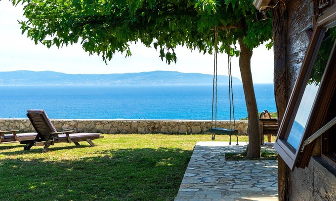 Ratzakli Cottage | Your Dream Getaway Awaits in a Wooden House with Breathtaking Views