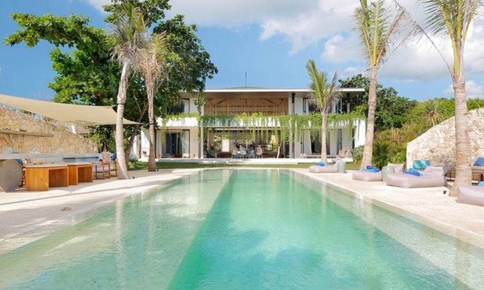 Mushroom Bay Villa | Your Family will love the Exclusive Balinese Service at Your Private Villa in Nusa Lembongan