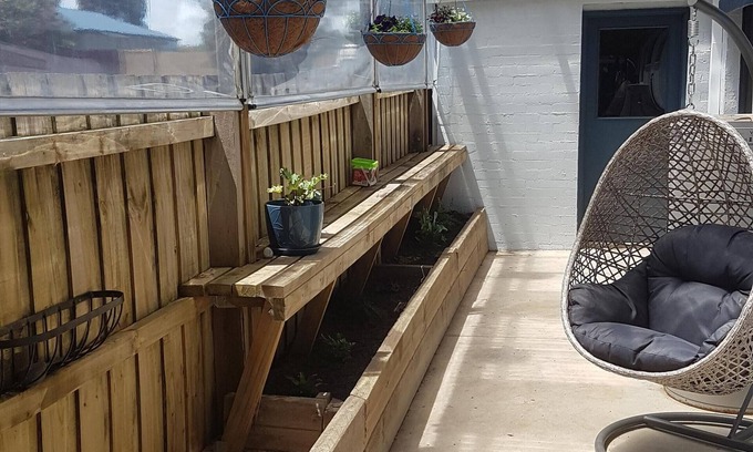 Wimbledon Heights House | Your Own Little Island Escape