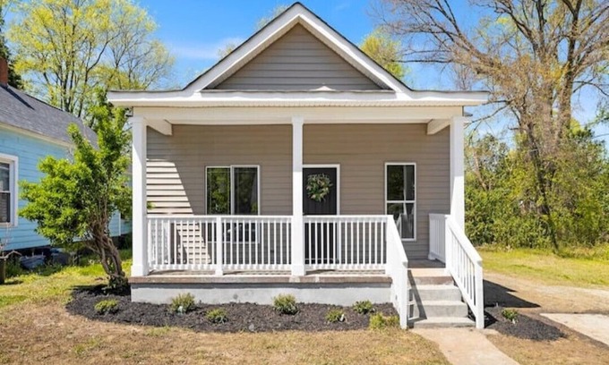 Charlotte House | Your Private Urban Getaway Home minutes to Uptown Charlotte NC 3beds, 2 bath