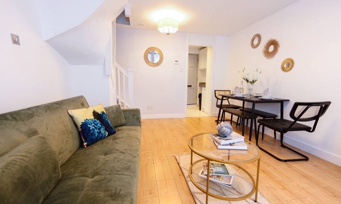 Hemel Hempstead House | Your second home in Hemel/free parking/easy access