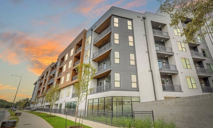 North Shoal Creek Apartment | Your SXSW Spot 5 Min to Domain and Near Downtown
