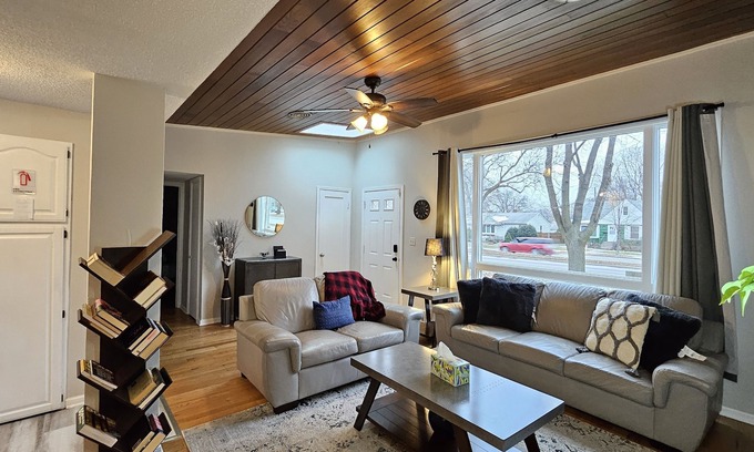 Highland House | Your TwinCities Memorable Stay