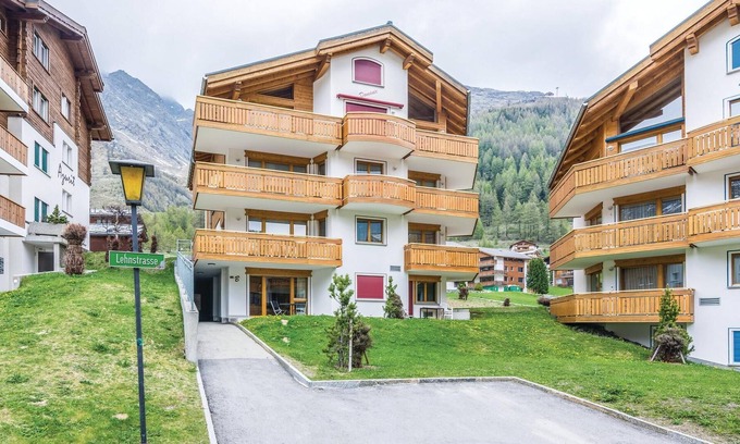 Saas-Fee Apartment | Your vacation home, the beautiful and modern apartment Dominic I is located near the ski resort Staf