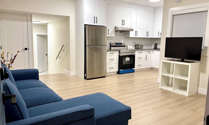 White Rock House | Your White Rock Beach Getaway: 2BR Suite, Modern Living, and Ocean Proximity!
