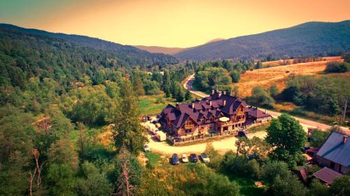 Ustrzyki Gorne Hotel | Zajazd Pod Caryńską