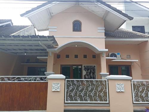 Pogung Lor House | Zalvie homestay