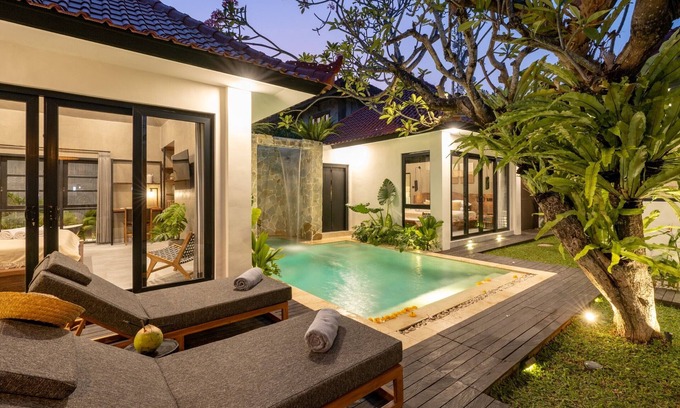 Sanur Villa | Zee Design ~ Lux Pool Villa & Spa ~ 3BDR Close to Beach