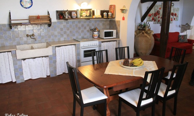 Partinico Apartment | Zefiro - Appartamento Rustico All'interno di Baglio Villa Velez
