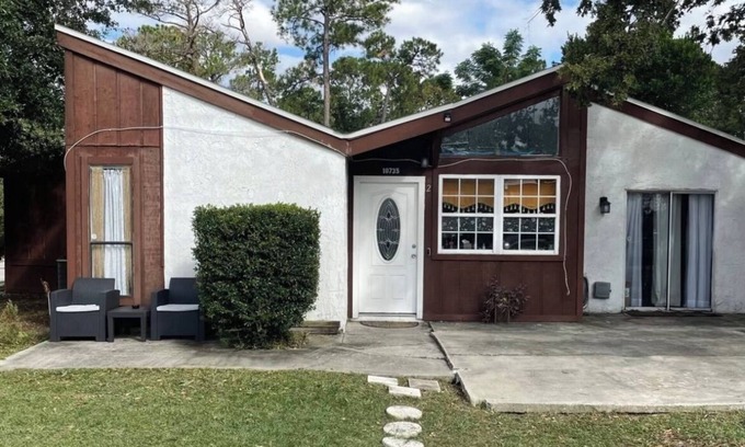 Sandalwood House | Zen 2b/2b smart townhome in central Jacksonville
