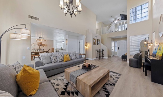 Spring Valley House | Zen- newly remodeled in the HEART of Las Vegas