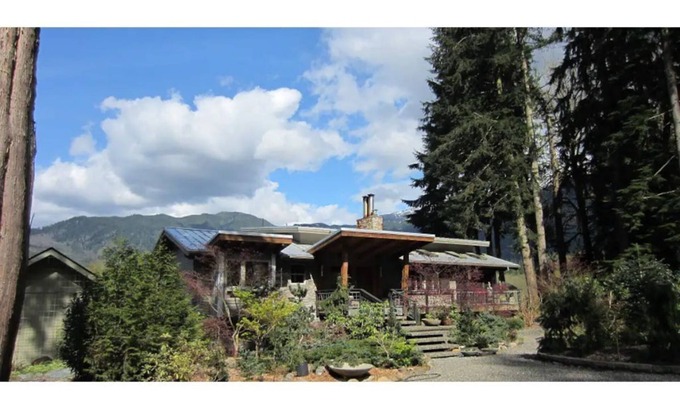 Deming House | ZEN Oasis On the River ~ Gateway to Mt. Baker Ski