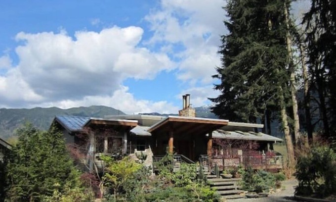 Deming Apartment | ZEN Oasis On the River ~ Gateway to Mt. Baker Ski