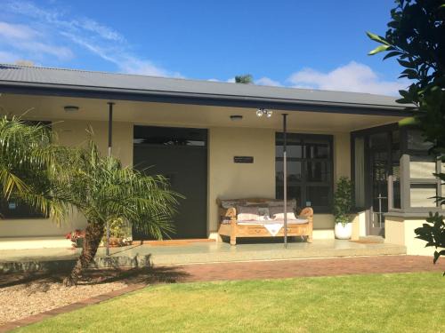 Port Lincoln House | Zen on Tennyson