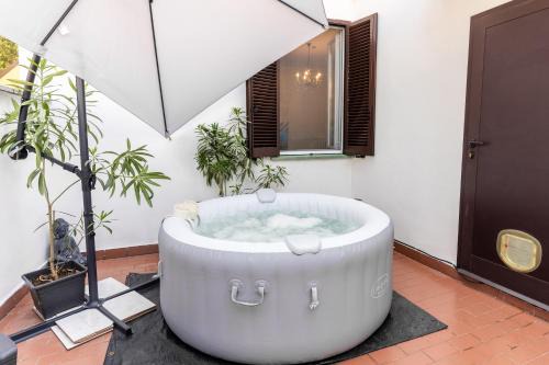 Casale Monferrato Apartment | Zen Retreat with Jacuzzi, Patio & Private Garage Plus Automatic Check in 24 7 with Netflix Dazn and Disney Plus