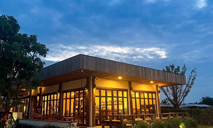 Bung Khong Long Hotel | Zenery Lake Resort