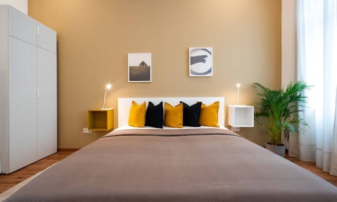 Saarbruecken Apartment | Zentrales 80-qm-city-apartment für 3 Pers