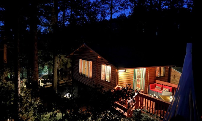 Pine Mountain Club Cabin | Zenwood: Serene Escape at a Modern Cozy Log Cabin
