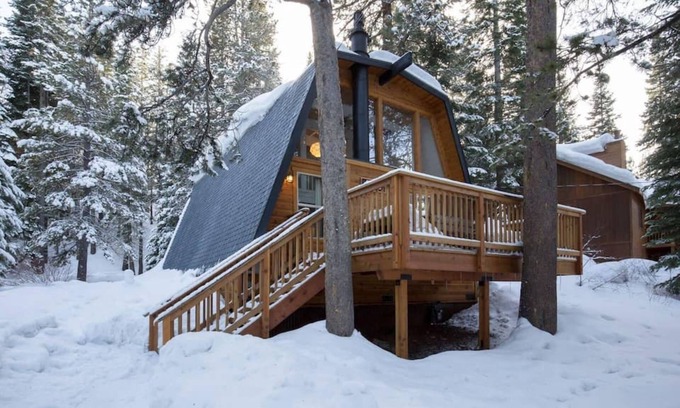 Truckee Cabin | Zephyr by AvantStay | Stylish Frame w/Access To Tahoe Donner