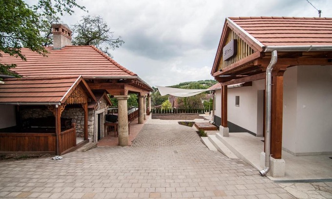 Mad House | Zsirai Guest House