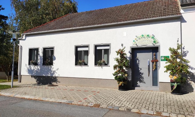 Monchhof House | Zur Weinlaube