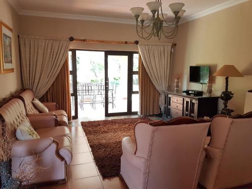 Tierpoort House | Zwavelpoort Guesthouse