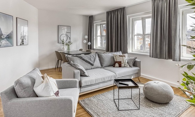 Zwickau Apartment | Zwickau Dr.-Friedrichs-Ring | One-Bedroom Suite L