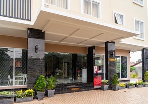RedDoorz Plus Near Teras Kota 3
