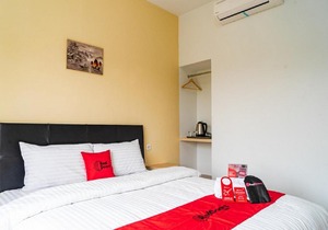 RedDoorz Plus Near Teras Kota 3