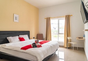 RedDoorz Plus Near Teras Kota 3