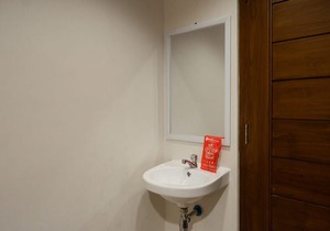 RedDoorz @ Losari Area 2