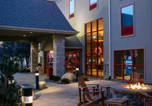 Wildwood Lodge & Suites