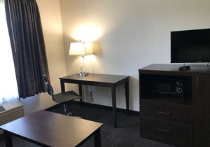 Days Inn & Suites by Wyndham Gresham