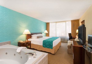 Howard Johnson by Wyndham Williamsburg