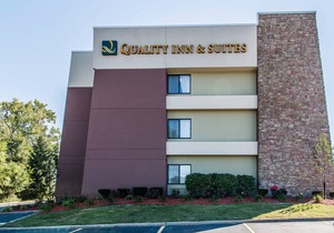 Quality Inn & Suites Warren - Detroit