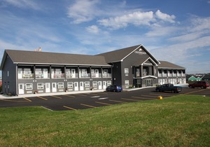 Crossroads Inn & Suites