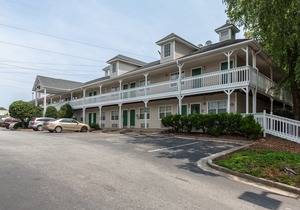 HomeTowne Studios by Red Roof Atlanta NE - Norcross South