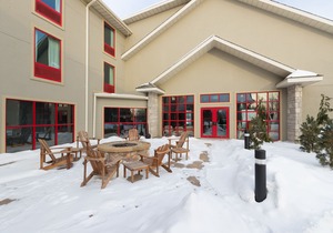 Wildwood Lodge & Suites