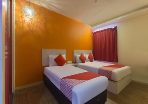 OYO 90121 Summer House Bed & Café