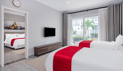 Junior Suite, Non Smoking, Mountain View (1 Queen & 2 Twin Beds)