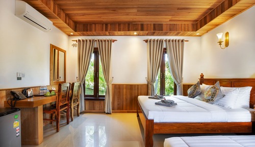 Family Room, Multiple Beds, Balcony, Mountain View