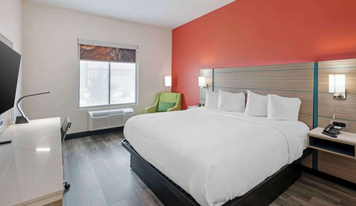Standard Room, 1 King Bed, Non Smoking