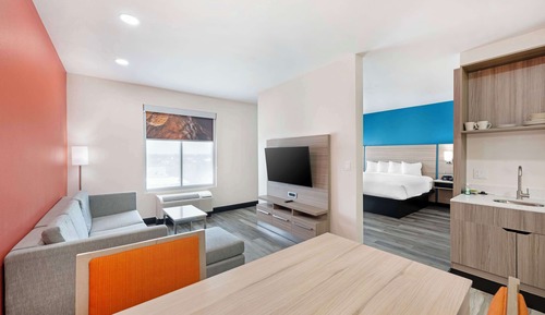 Suite, 1 King Bed, Non Smoking, Kitchen (with Single Sofabed)