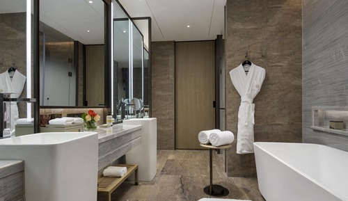 Executive Suite, 1 King Bed, Club Lounge Access (High Floor)