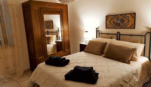 House, 2 Bedrooms, Fireplace, City View