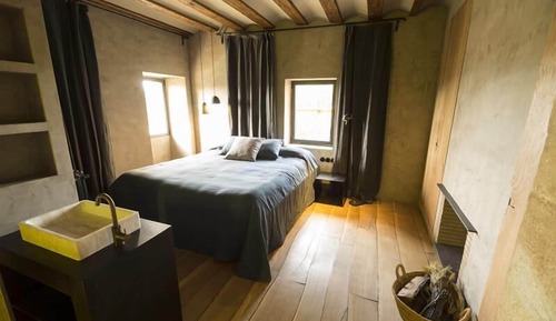 Double Room, 1 King Bed (ER1)